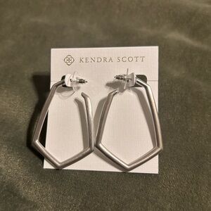Kendra Scott Lonnie Hoop Earrings- silver